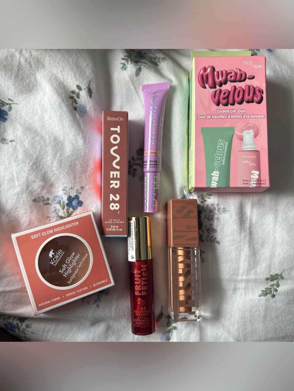 Assorted makeup bundle